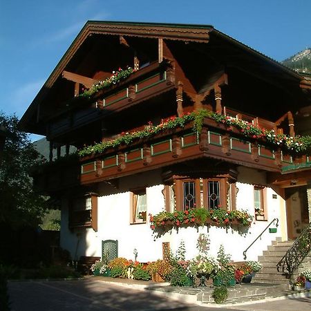Gaestehaus Vier Jahreszeiten Mayrhofen Buitenkant foto