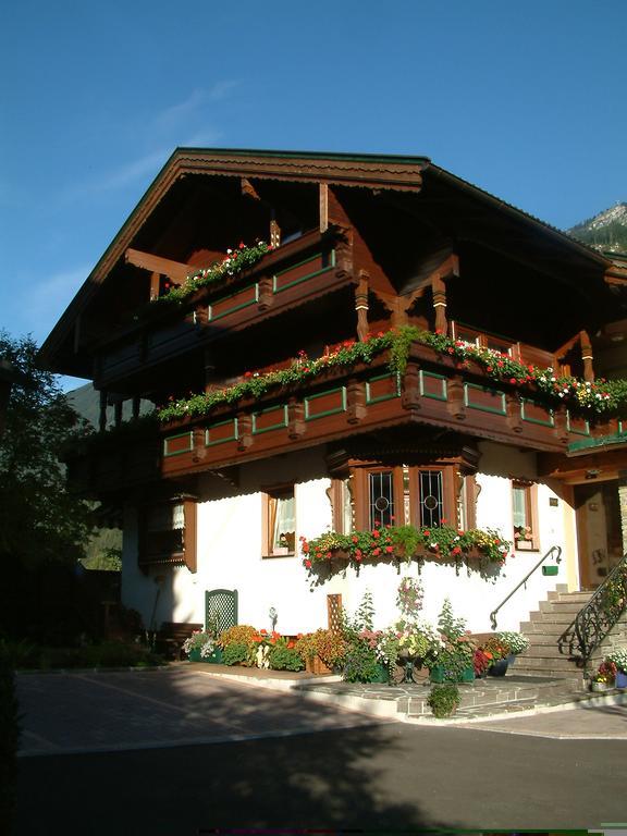Gaestehaus Vier Jahreszeiten Mayrhofen Buitenkant foto