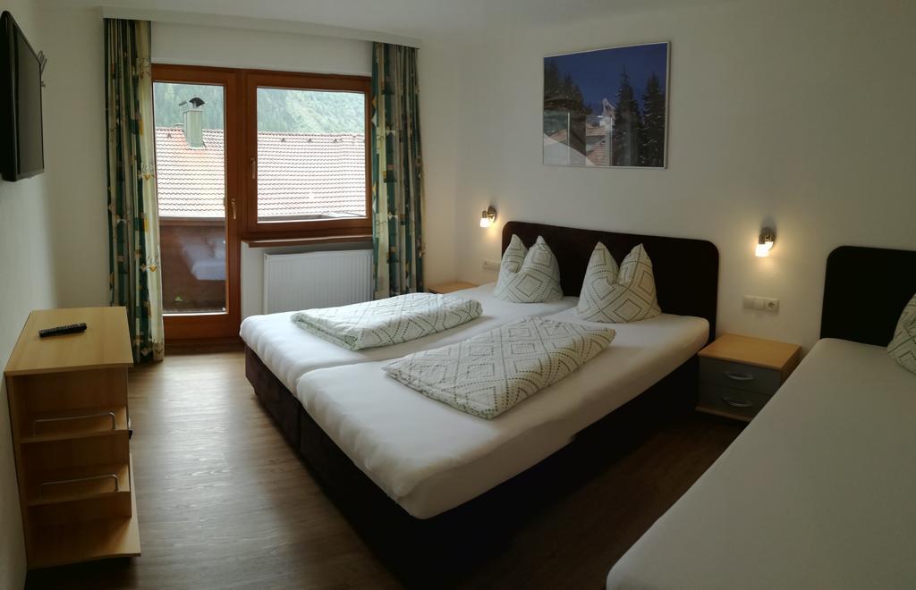 Gaestehaus Vier Jahreszeiten Mayrhofen Buitenkant foto